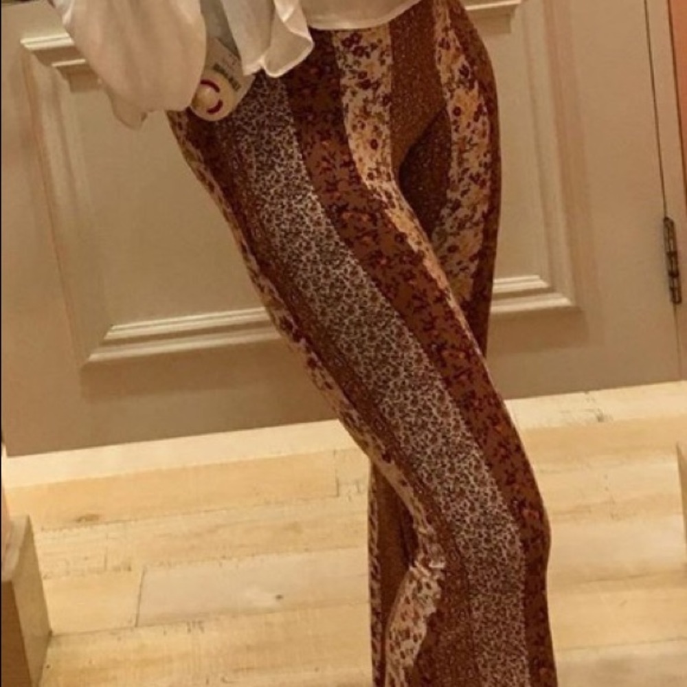 Floral printed leggings.